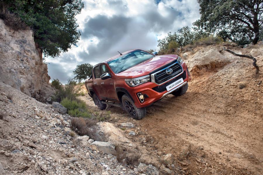  Toyota Hilux Legend Raider Double Cab 2018 года  (ES) (фото 30 из 40)